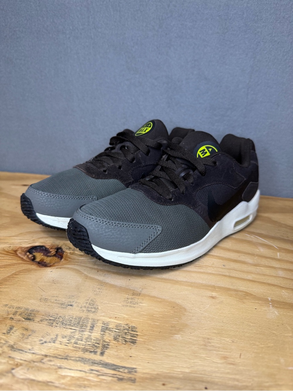 Nike Air Max Guile Low Top Cushioned Lace-Up Mesh Sneakers River Rock 916768-007